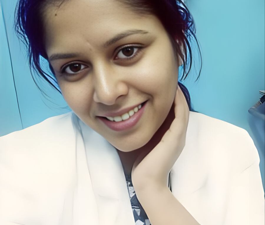 Super Cute Desi Bhabi Showing!